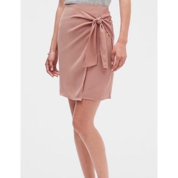 Banana Republic  Factory Satin Tie Knot Pink Skirt - Picture 1 of 8